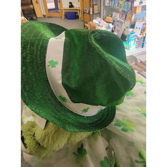Green St.‎ Patricks Day With Shamrock Fedora Hat - Picture 3 of 5
